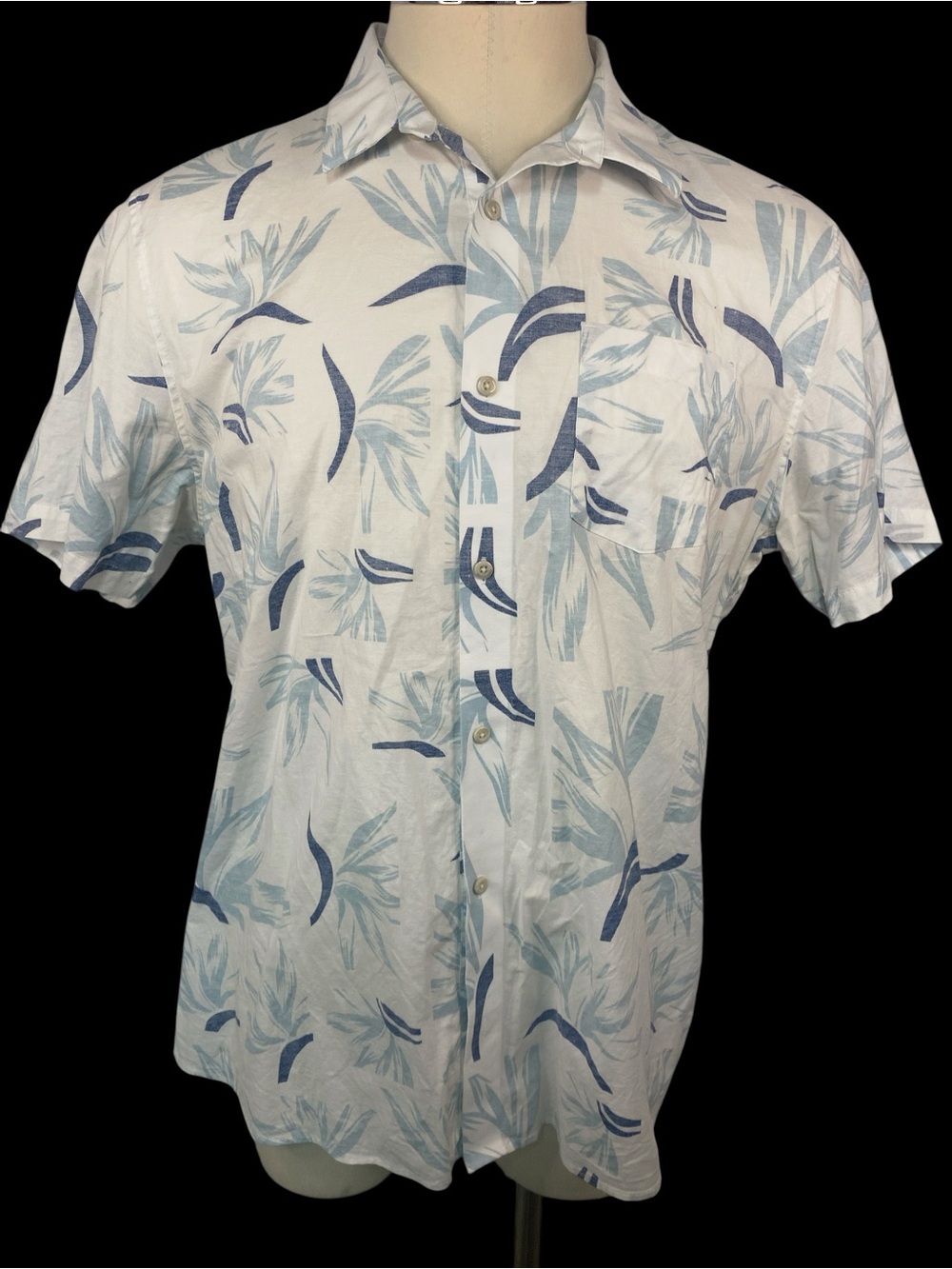 Travis Mathew Short-Sleeve White Shirt with Blue Leaf Print Men’s XL